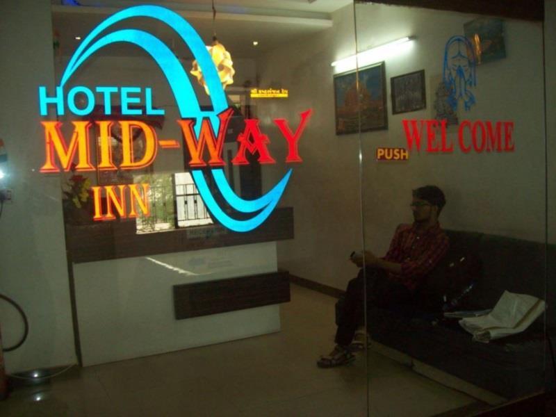 Hotel Mid - Way Inn Gandhinagar Exteriör bild