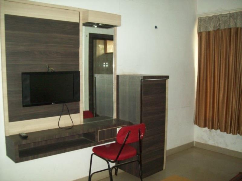 Hotel Mid - Way Inn Gandhinagar Exteriör bild